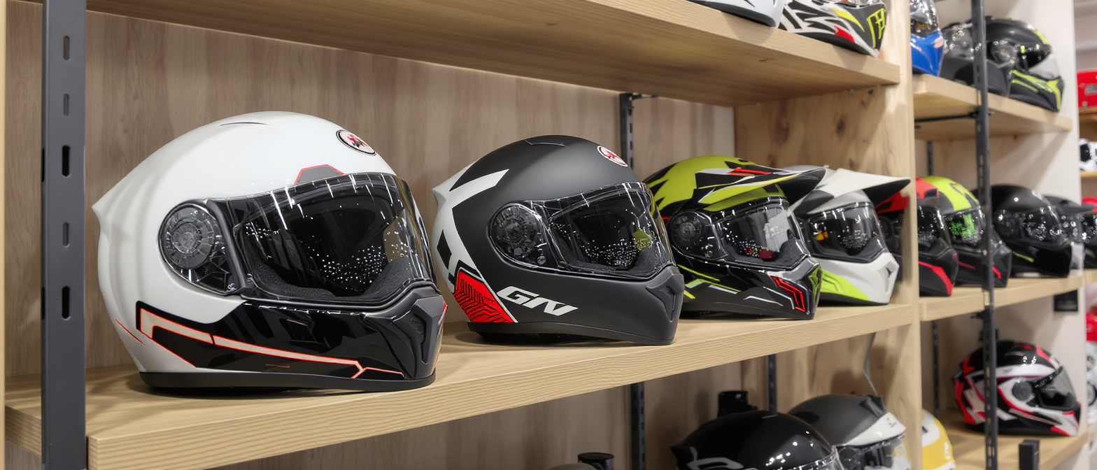 dès le 1er novembre à nice, le port du casque deviendra obligatoire pour tous les utilisateurs de trottinettes électriques. découvrez tout ce qu’il faut savoir sur cette nouvelle mesure de sécurité.