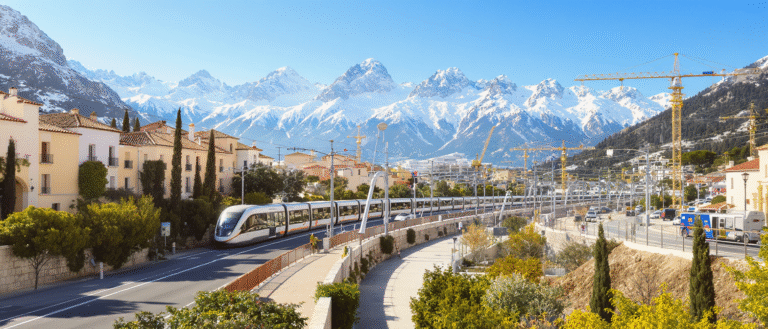 la région provence-alpes-côte d’azur investit 1,8 milliard d’euros pour moderniser ses infrastructures de transport en vue des jeux olympiques d’hiver 2030, assurant mobilité et développement durable.