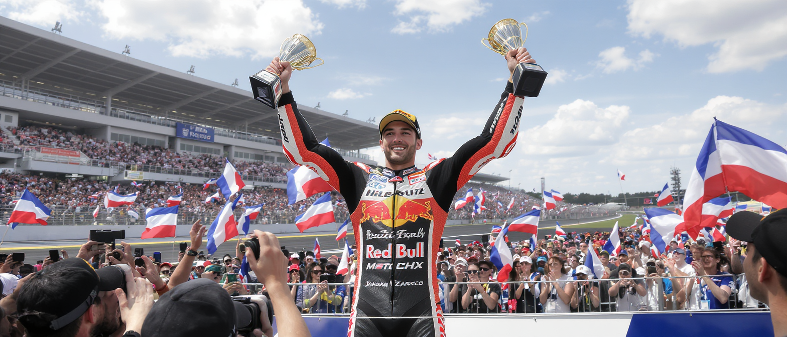 découvrez la saison 2025 de rétro sports mécaniques avec fabio quartararo, johann zarco et théo pourchaire, une plongée passionnante au cœur de leurs exploits et rivalités.