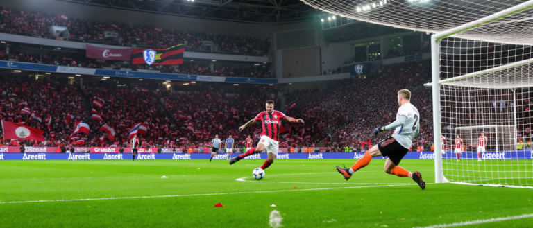 revivez la victoire de l'ogc nice en coupe de france, remportée aux tirs au but contre lorient, dans un match intense et palpitant.